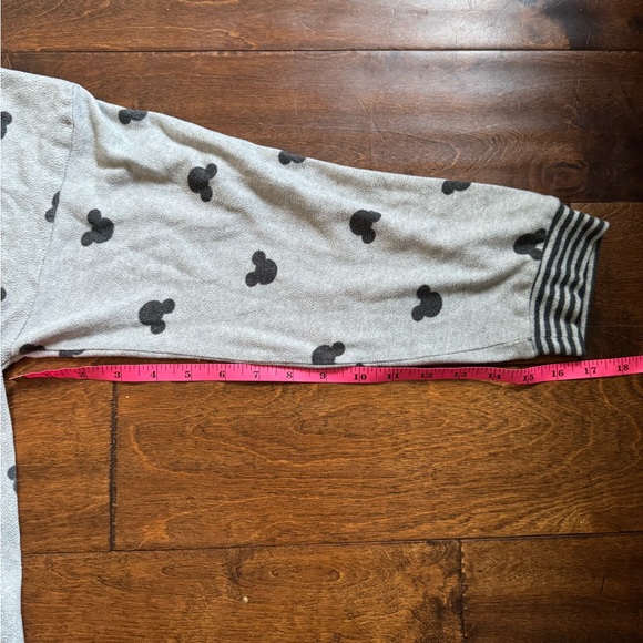 Disney Mickey Mouse Gray Knit Pajama‎ Top Long Sleeve - Picture 5 of 9
